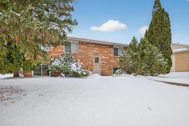 2717 Virginia Avenue N, New Hope, MN 55427