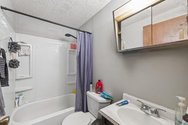 2717 Virginia Avenue N, New Hope, MN 55427