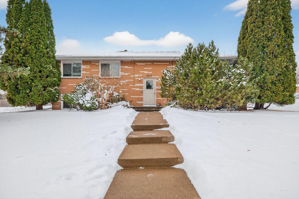 2717 Virginia Avenue N, New Hope, MN 55427