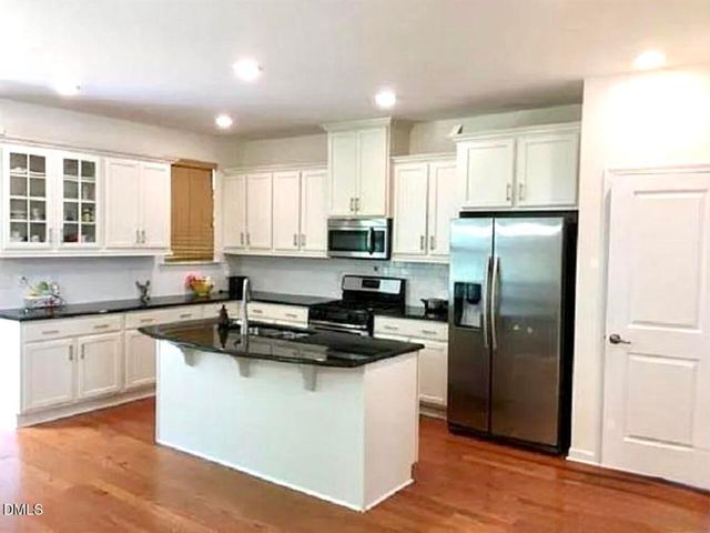 725 Edgewater Ridge Court, Apex, NC 27523