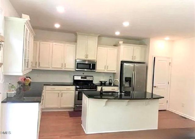 725 Edgewater Ridge Court, Apex, NC 27523