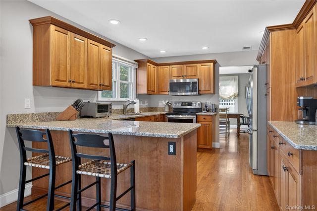 21 Midland Street, Cold Spring Harbor, NY 11724