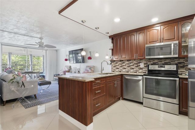 7100 NW 17th Street 210, Plantation, FL 33313