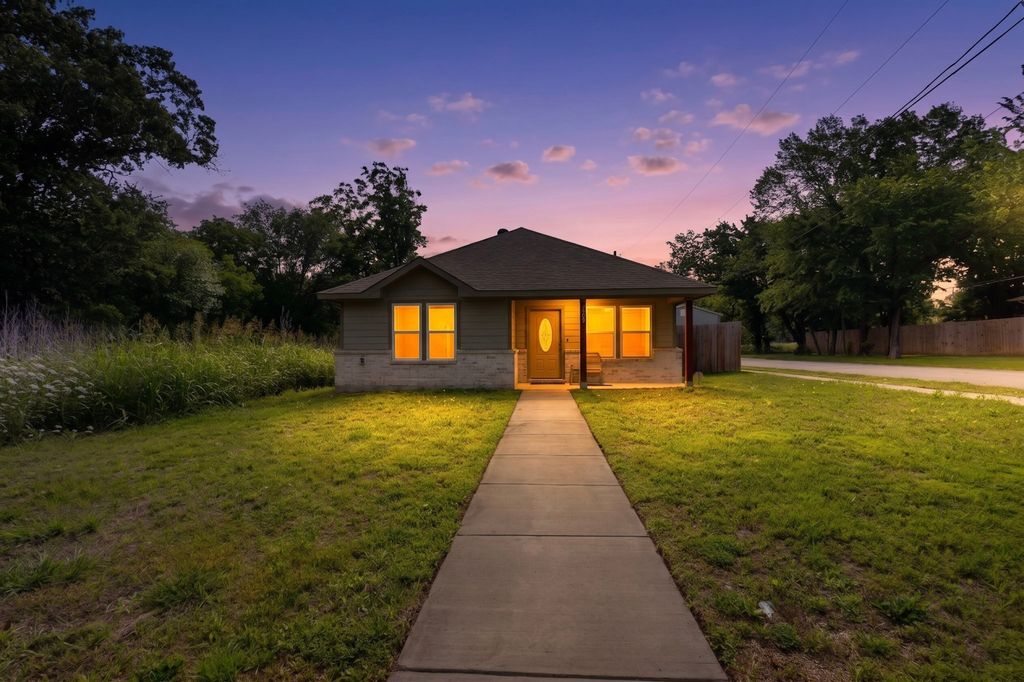 3221 Gibbons Street, Greenville, TX 75401