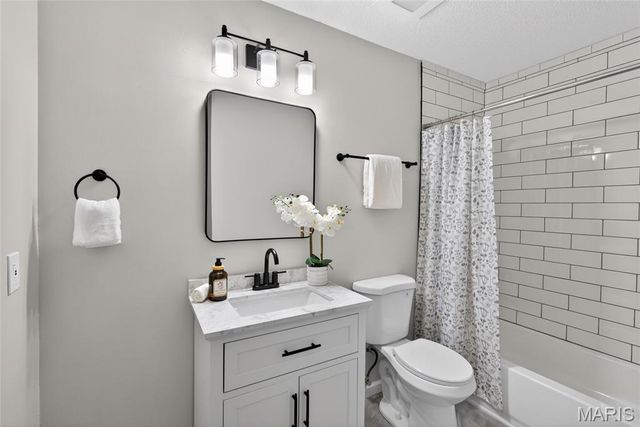 940 Ampere Court, Lake St Louis, MO 63367