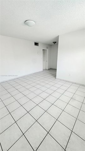 1975 NE 135th St 3F, North Miami, FL 33181