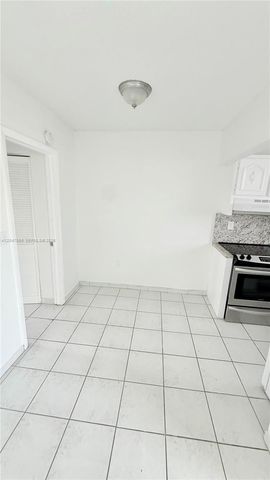 1975 NE 135th St 3F, North Miami, FL 33181