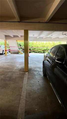 1975 NE 135th St 3F, North Miami, FL 33181