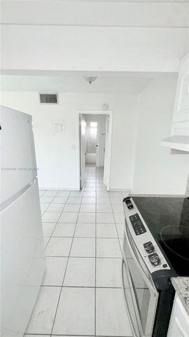 1975 NE 135th St 3F, North Miami, FL 33181