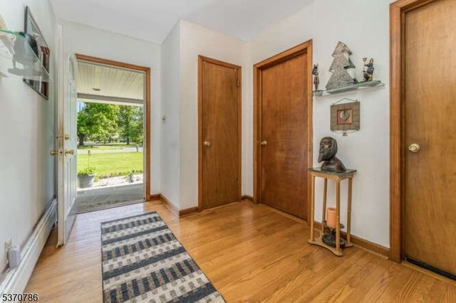 16 Circle Dr, Raritan Twp., NJ 08822
