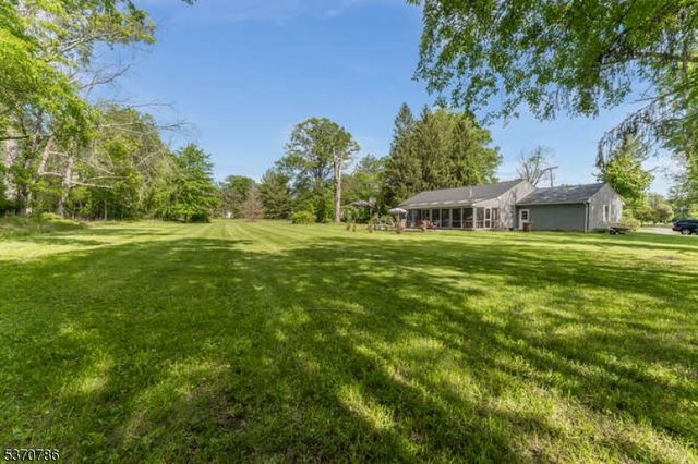 16 Circle Dr, Raritan Twp., NJ 08822