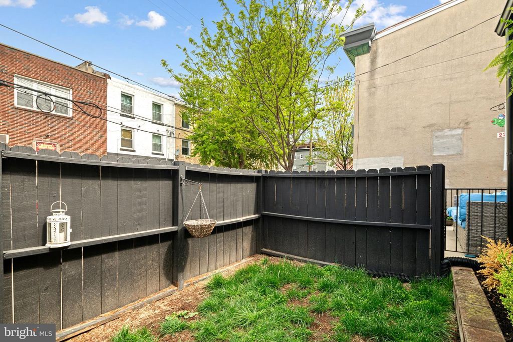 2233 CEDAR STREET, Philadelphia, PA 19125