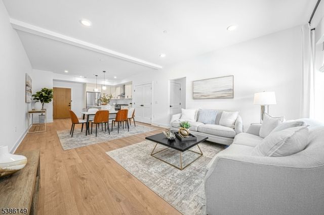 106 Encampment Ct, Montville Twp., NJ 07082