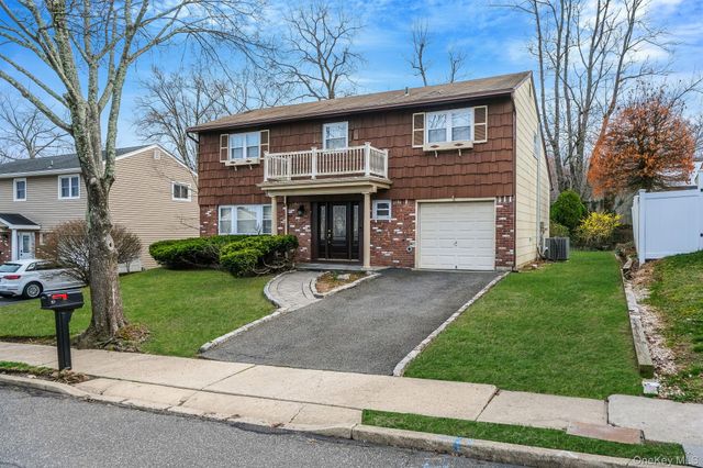 19 Woodoak Lane, Huntington, NY 11743