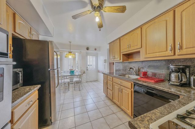 19 Woodoak Lane, Huntington, NY 11743