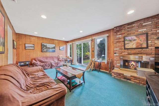 19 Woodoak Lane, Huntington, NY 11743