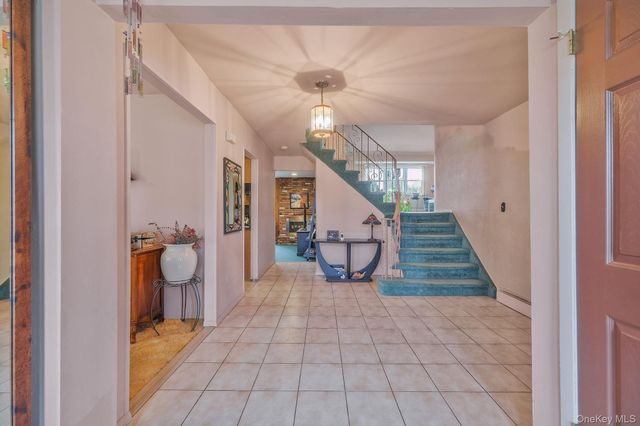 19 Woodoak Lane, Huntington, NY 11743