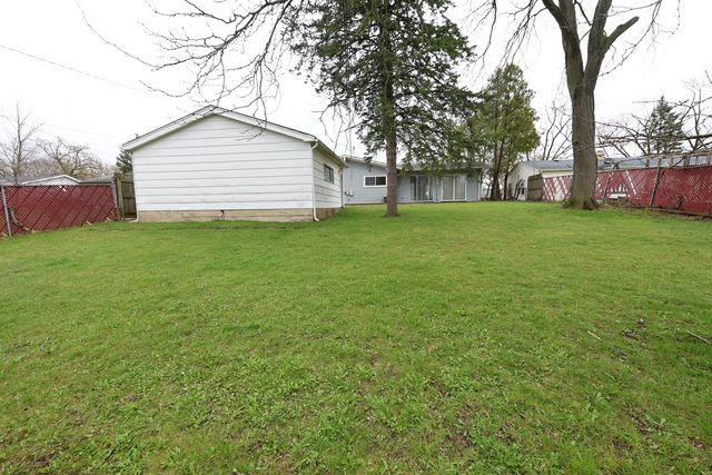 704 LINCOLNWOOD Drive, Streamwood, IL 60107