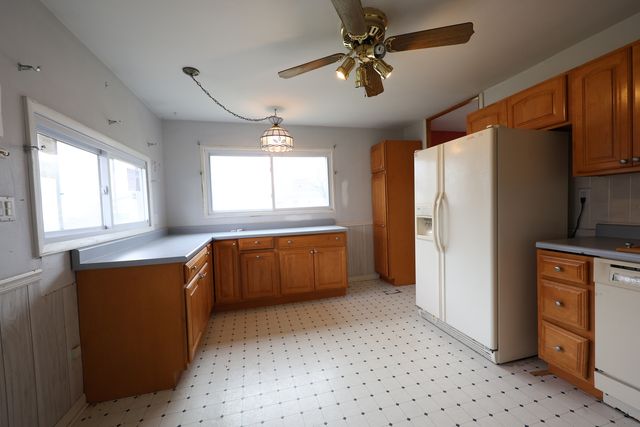 704 LINCOLNWOOD Drive, Streamwood, IL 60107