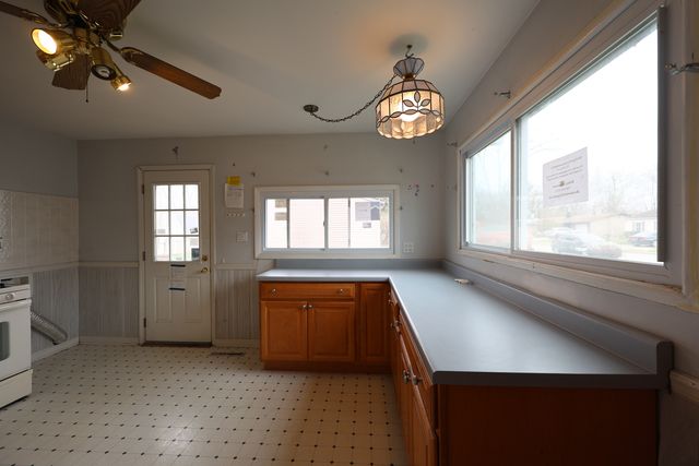 704 LINCOLNWOOD Drive, Streamwood, IL 60107