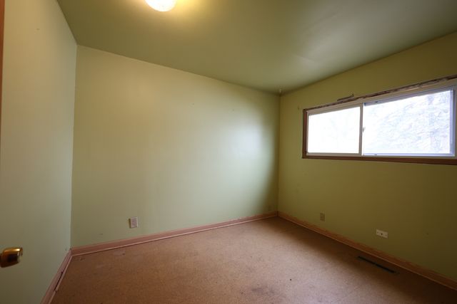 704 LINCOLNWOOD Drive, Streamwood, IL 60107