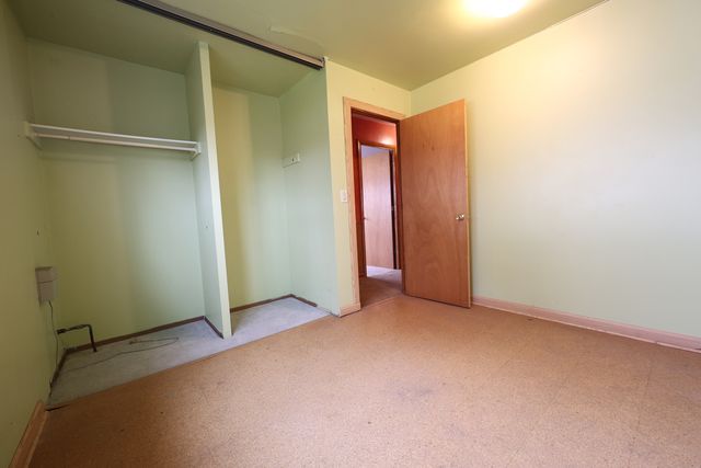 704 LINCOLNWOOD Drive, Streamwood, IL 60107