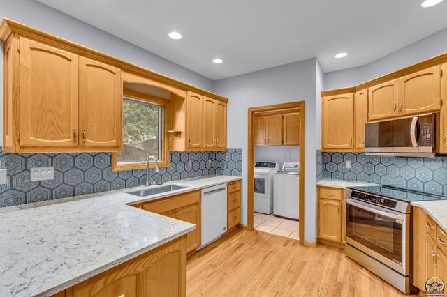 4178 Blackjack Oak DR, Lawrence, KS 66047