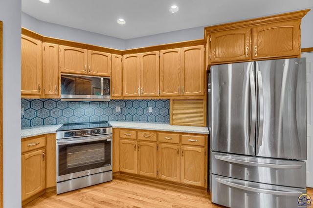 4178 Blackjack Oak DR, Lawrence, KS 66047