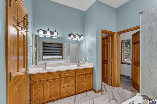 4178 Blackjack Oak DR, Lawrence, KS 66047