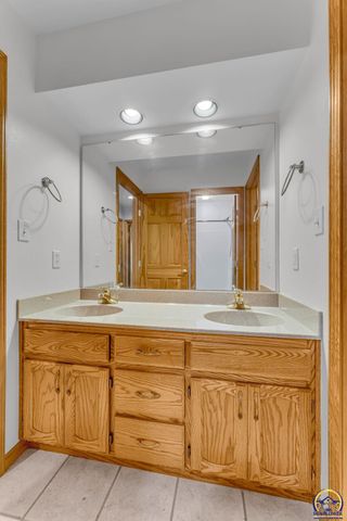 4178 Blackjack Oak DR, Lawrence, KS 66047