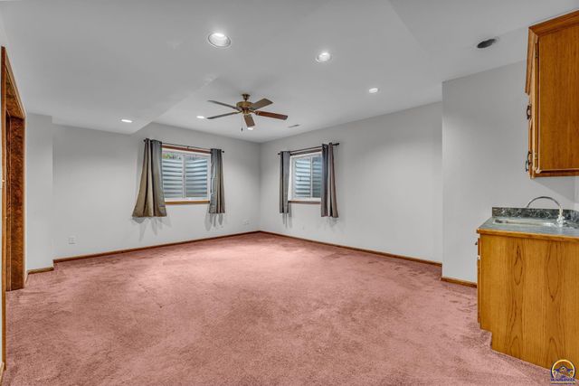 4178 Blackjack Oak DR, Lawrence, KS 66047