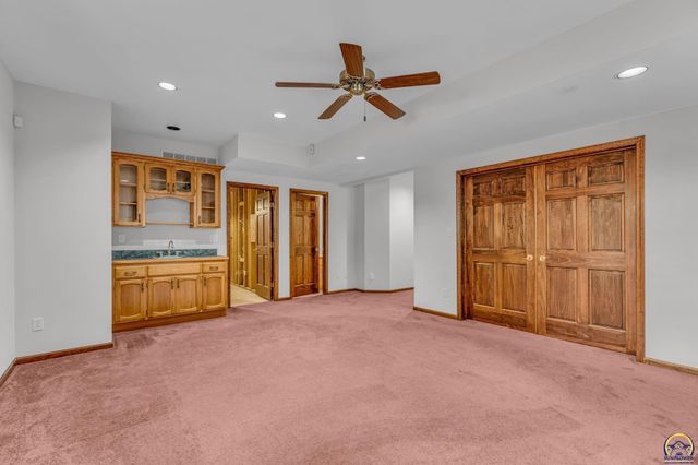 4178 Blackjack Oak DR, Lawrence, KS 66047