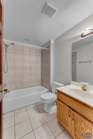 4178 Blackjack Oak DR, Lawrence, KS 66047