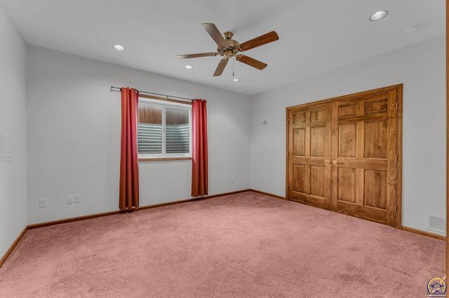 4178 Blackjack Oak DR, Lawrence, KS 66047