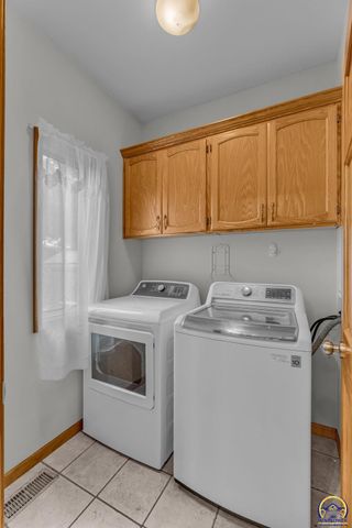 4178 Blackjack Oak DR, Lawrence, KS 66047