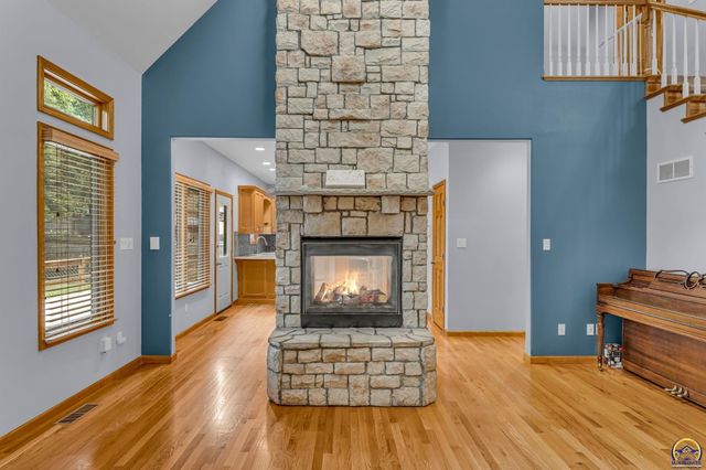 4178 Blackjack Oak DR, Lawrence, KS 66047