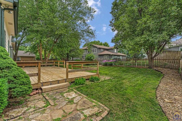 4178 Blackjack Oak DR, Lawrence, KS 66047