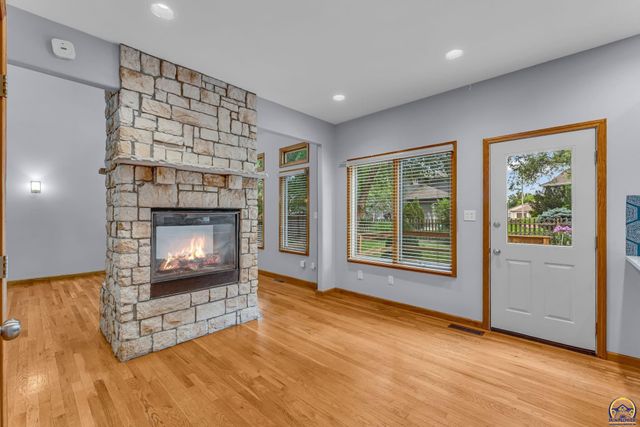 4178 Blackjack Oak DR, Lawrence, KS 66047