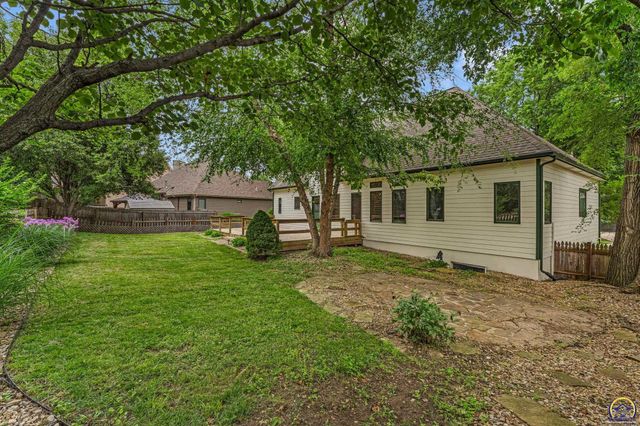 4178 Blackjack Oak DR, Lawrence, KS 66047