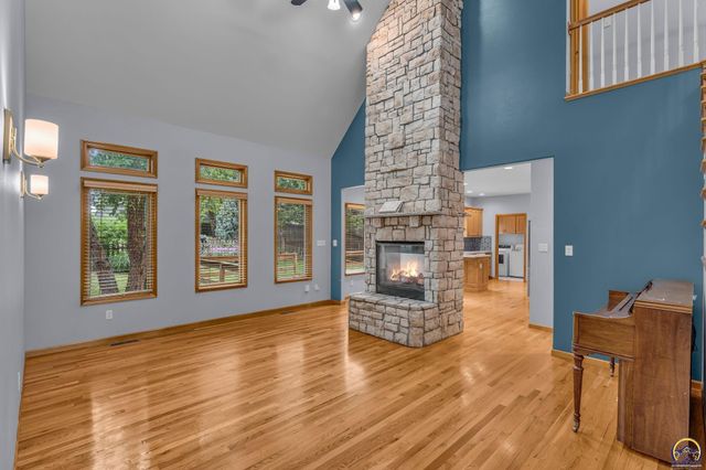 4178 Blackjack Oak DR, Lawrence, KS 66047
