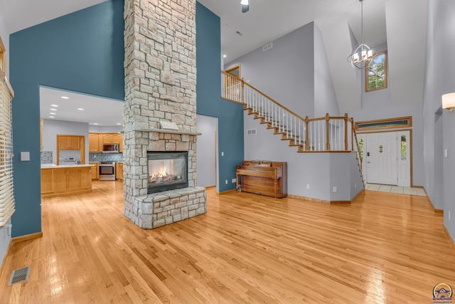 4178 Blackjack Oak DR, Lawrence, KS 66047