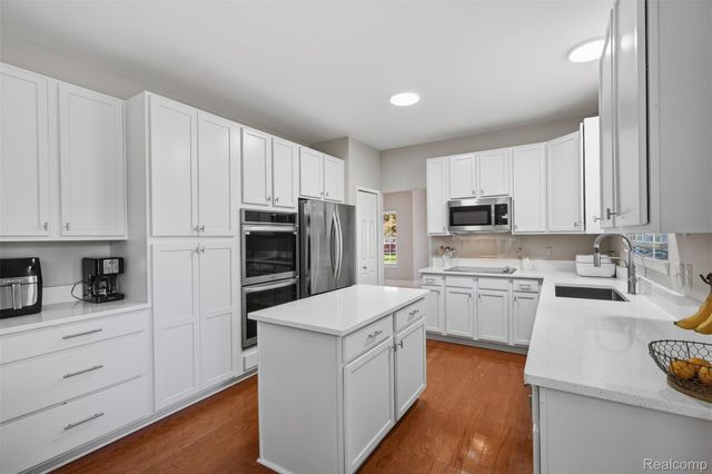 37126 Southwind Court, Farmington Hills, MI 48331
