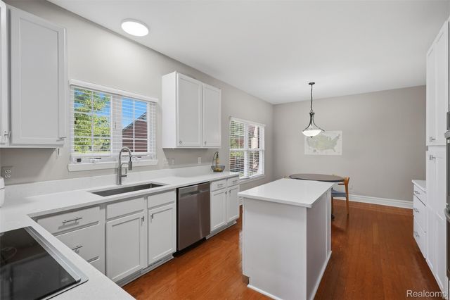 37126 Southwind Court, Farmington Hills, MI 48331