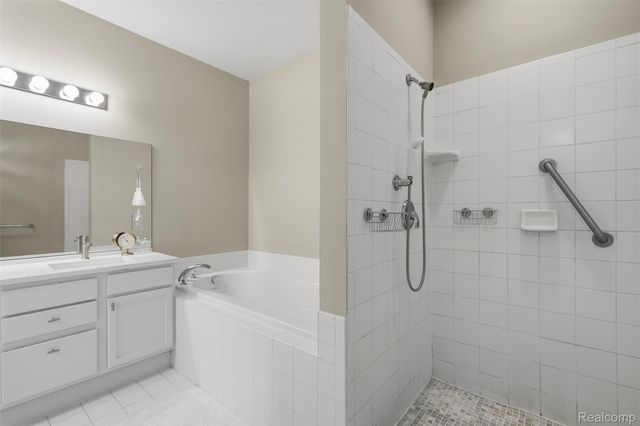37126 Southwind Court, Farmington Hills, MI 48331