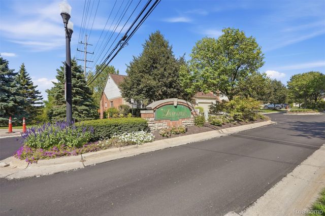 37126 Southwind Court, Farmington Hills, MI 48331