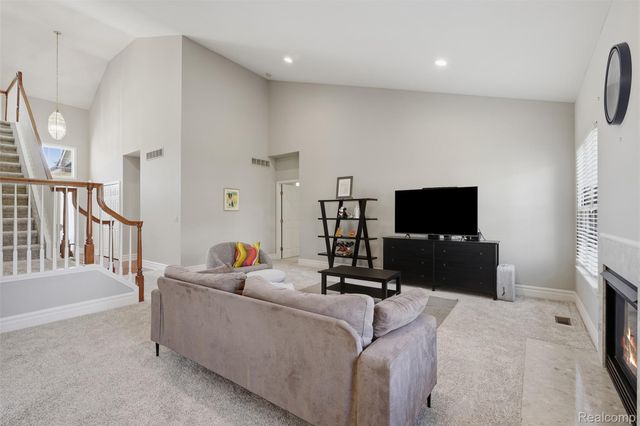 37126 Southwind Court, Farmington Hills, MI 48331
