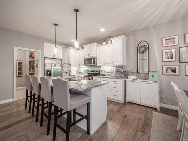 1512 Hills Drive, Evansville, IN 47720