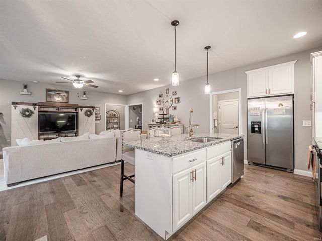 1512 Hills Drive, Evansville, IN 47720