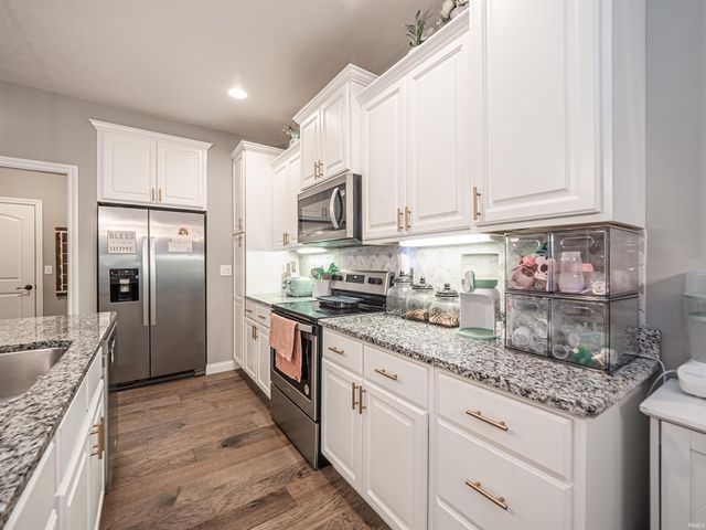 1512 Hills Drive, Evansville, IN 47720