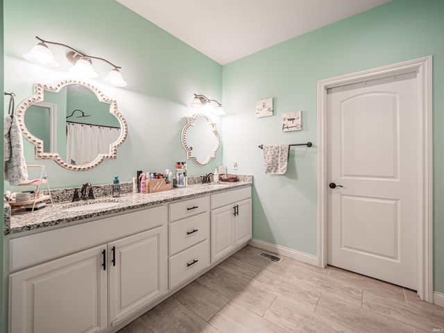 1512 Hills Drive, Evansville, IN 47720